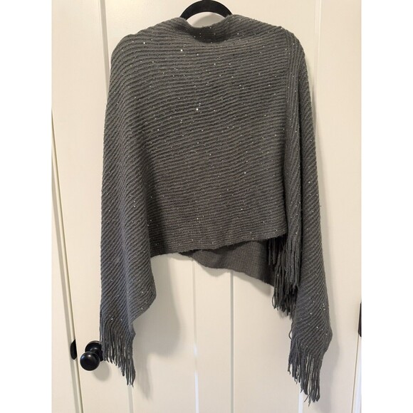 Style 101 Gray knit shawl Fringe and sequins - Picture 3 of 3